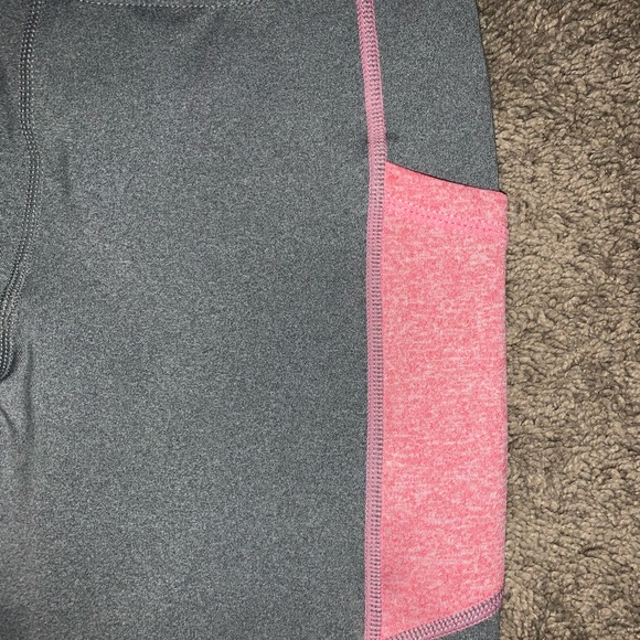 Active Leggings with Pockets - Picture 3 of 3